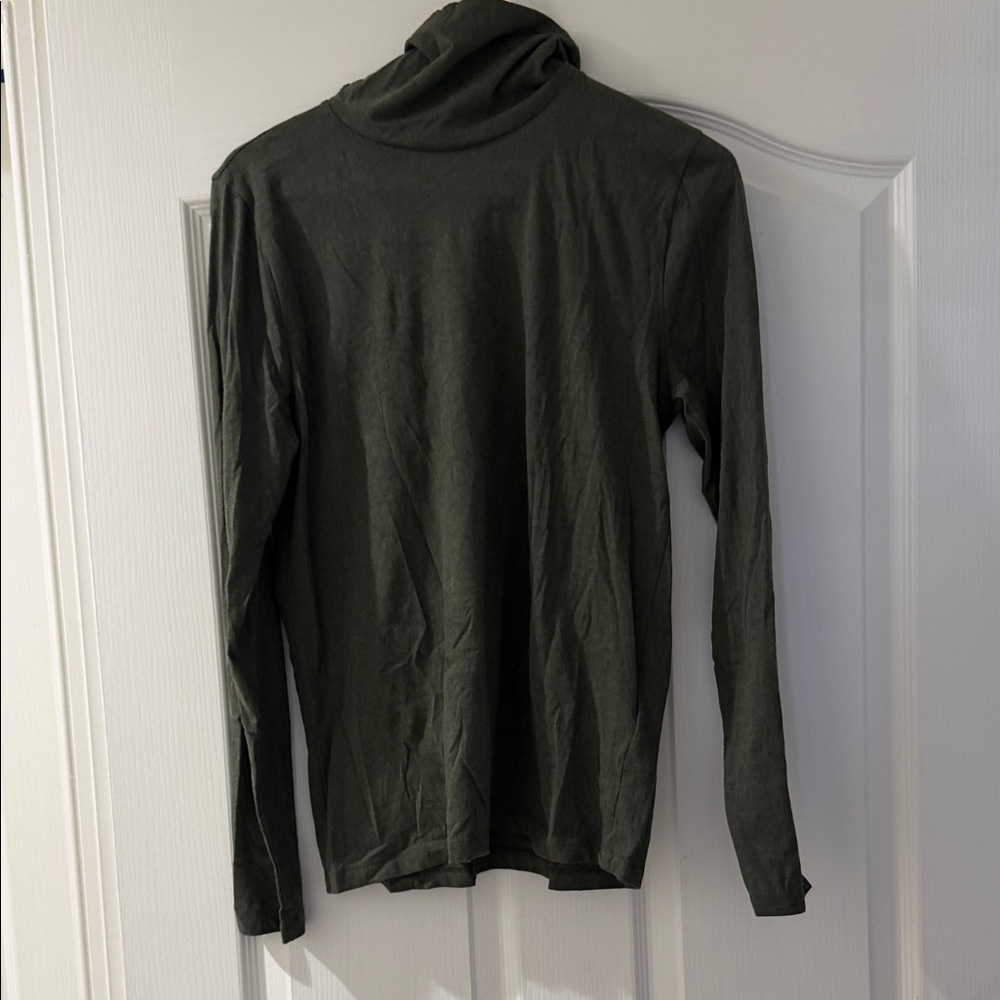 J crew turtleneck T shirt medium EUC